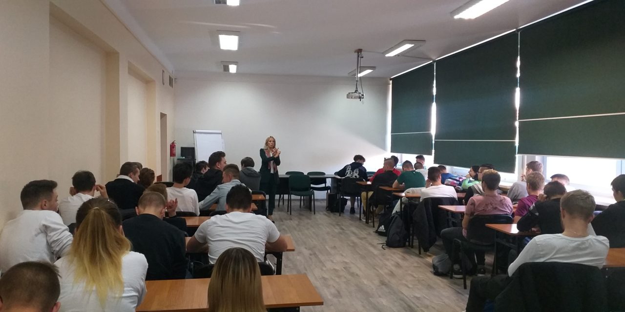 Autoprezentacja i skuteczna komunikacja