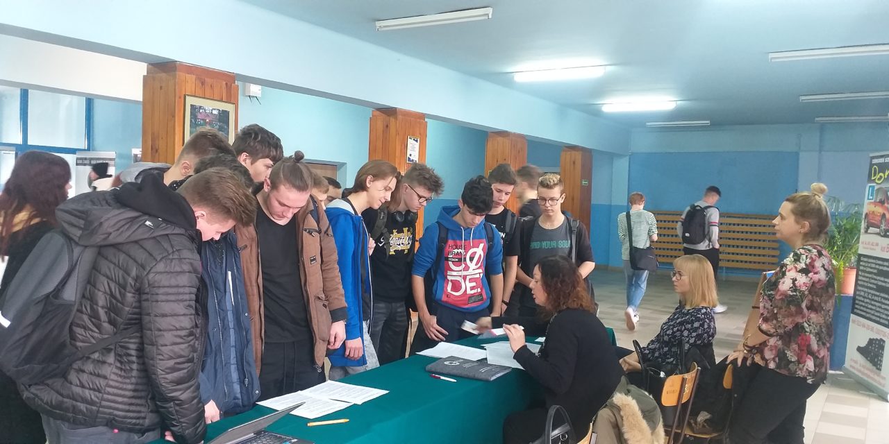 ŚWIATOWY TYDZIEŃ PRZEDSIĘBIORCZOŚCI- kiermasz ofert pracy i warsztaty.